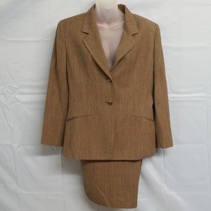 Womens suit/skirt combo